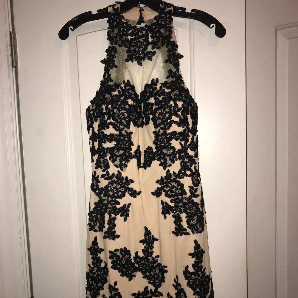 Short sleeveless formal dress w/ halter neck